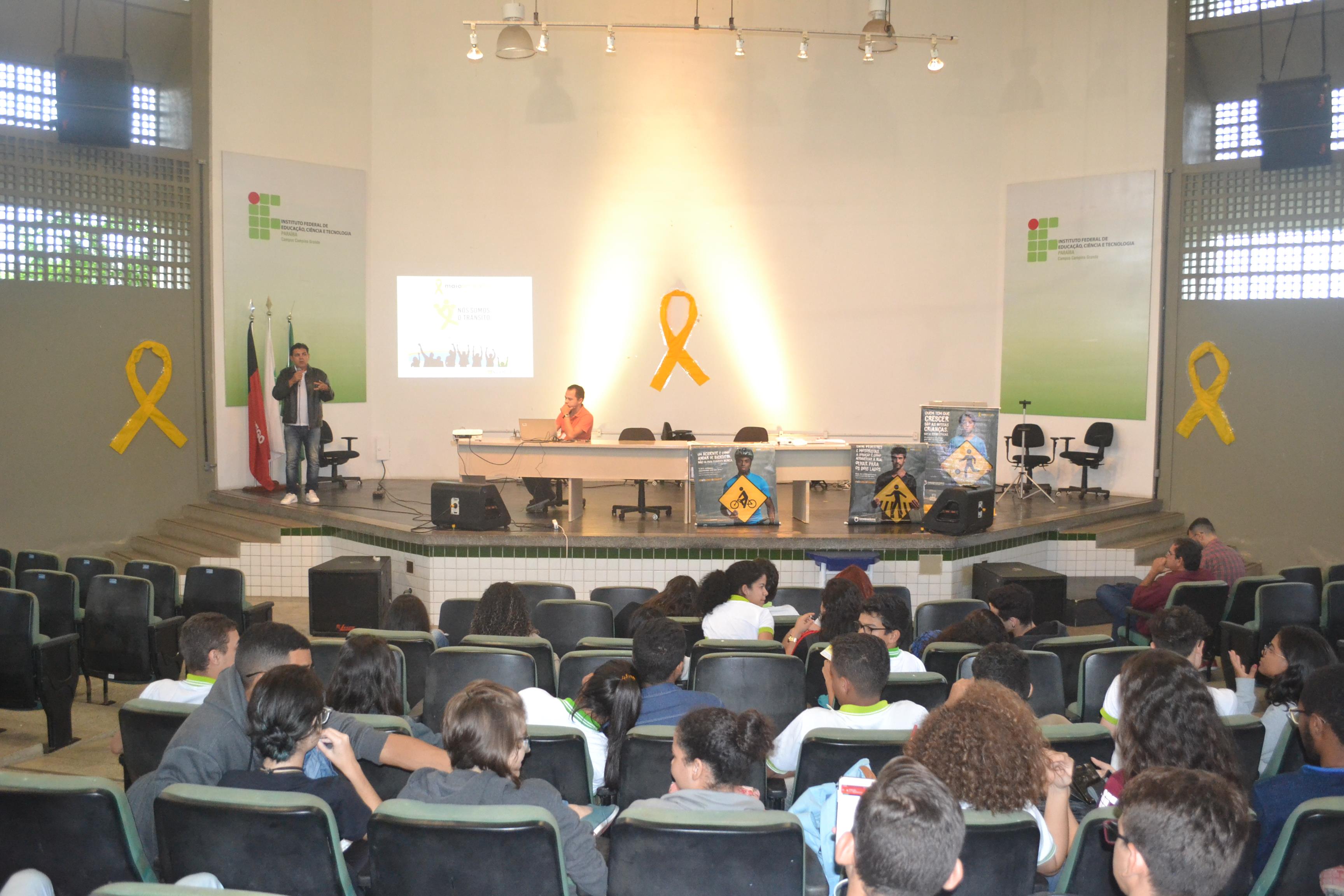 Alunos do IFPB participam de palestras e comando educativo do Maio Amarelo