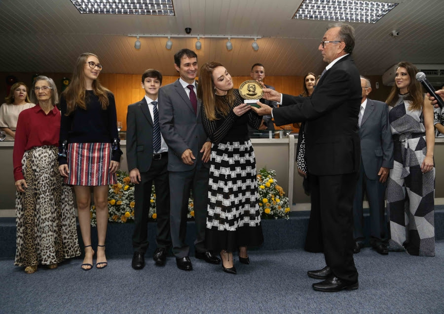 Câmara de Vereadores homenageia Micheline Rodrigues
