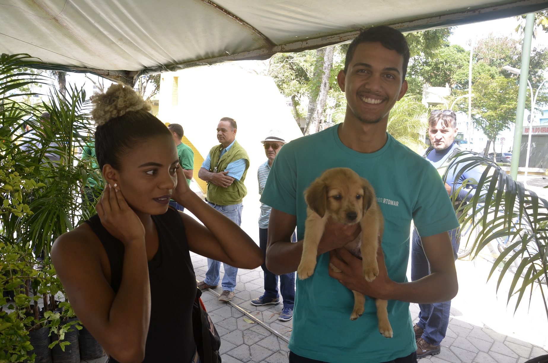 Dez animais são adotados no primeiro dia da feira de adoção do Centro de Zoonoses
