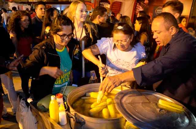 Maior São João do Mundo garante passeio gastronômico por sabores do Nordeste brasileiro