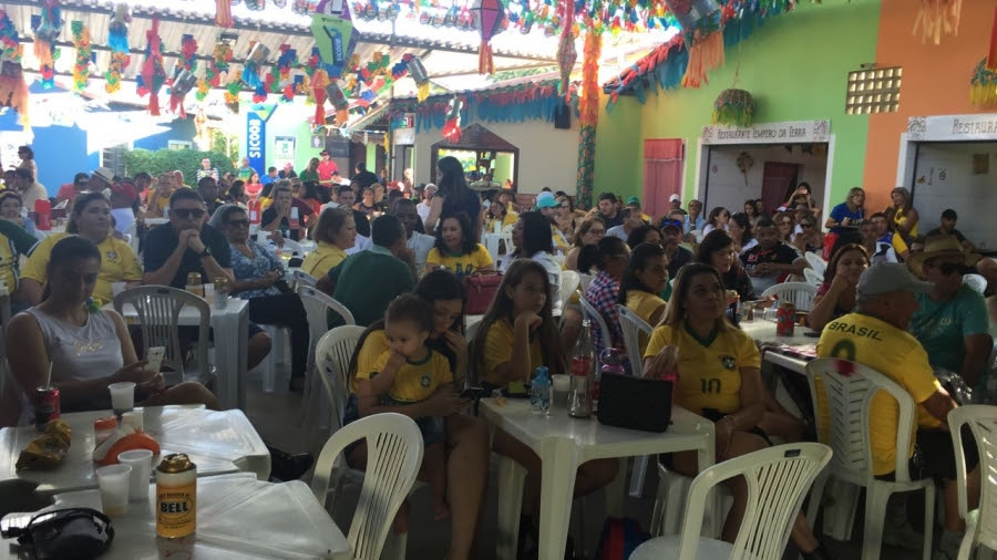 Estreia da Seleção Brasileira na Copa também foi atração na Vila do Artesão