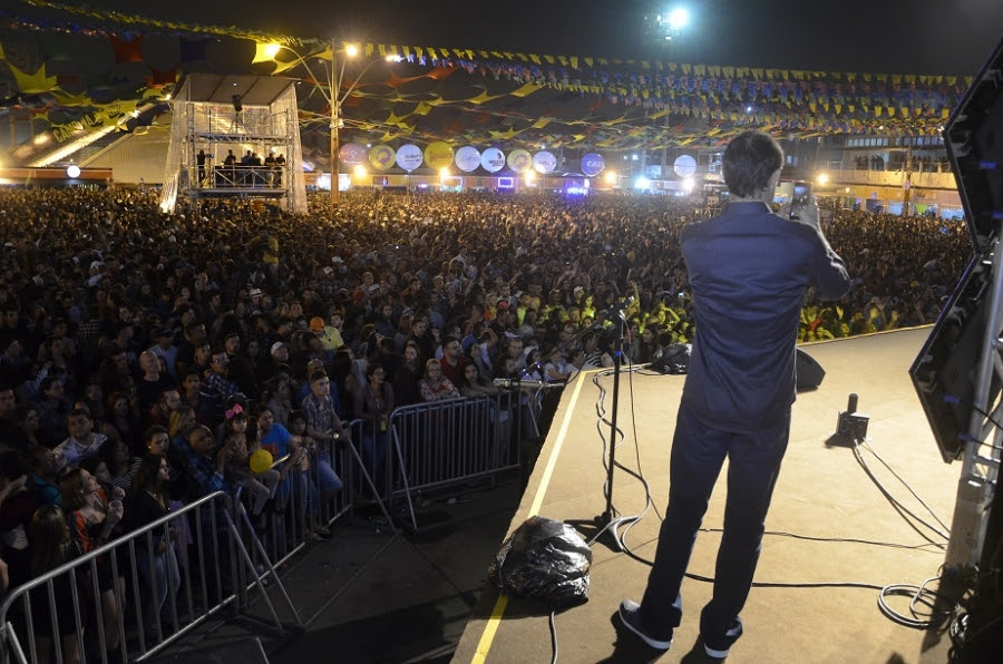 Romero abre oficialmente São João 2018 ao som de Santanna e queima de fogos