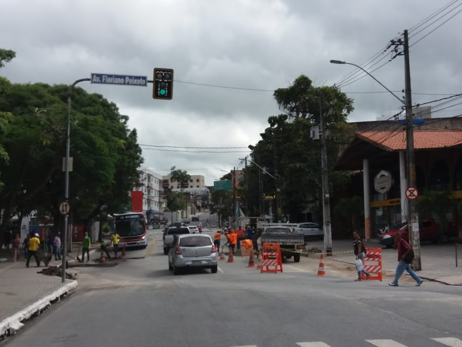 INFORME STTP – INTERDIÇÃO DE VIA  Rua Sebastião Donato – Integração  VAZAMENTO DE TUBULAÇÃO D’AGUA continuação de serviços