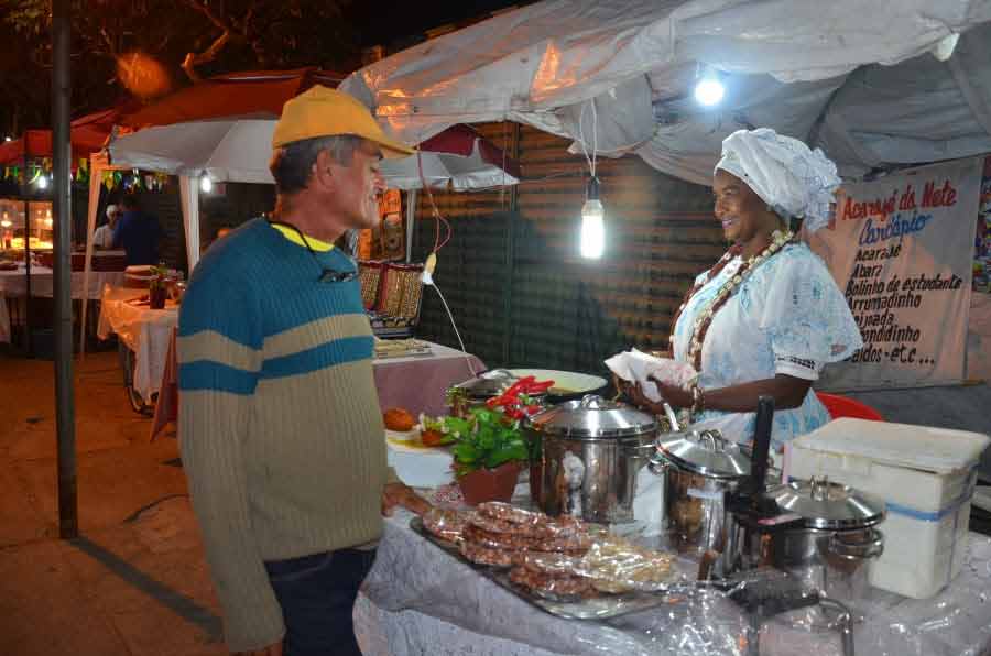Comidas de outras regiões e países também tem lugar certo n’O Maior São João do Mundo