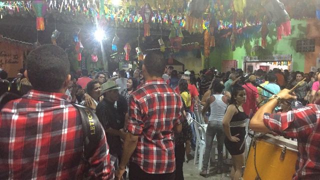 Forrozeiros lotam Vila do Artesão no penúltimo dia de forró  do Maior São João do Mundo