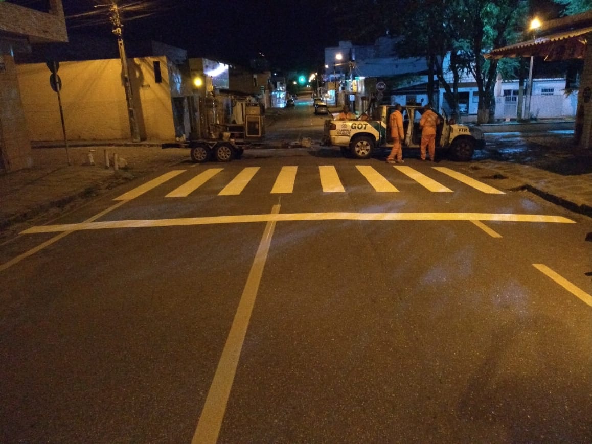 Prefeitura executa ações de sinalização viária em ruas  do bairro da Liberdade e no Presidente Médici