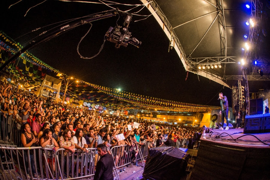 Em show de muita interação com o público, Wesley Safadão comanda noite de São Pedro no Maior São João do Mundo