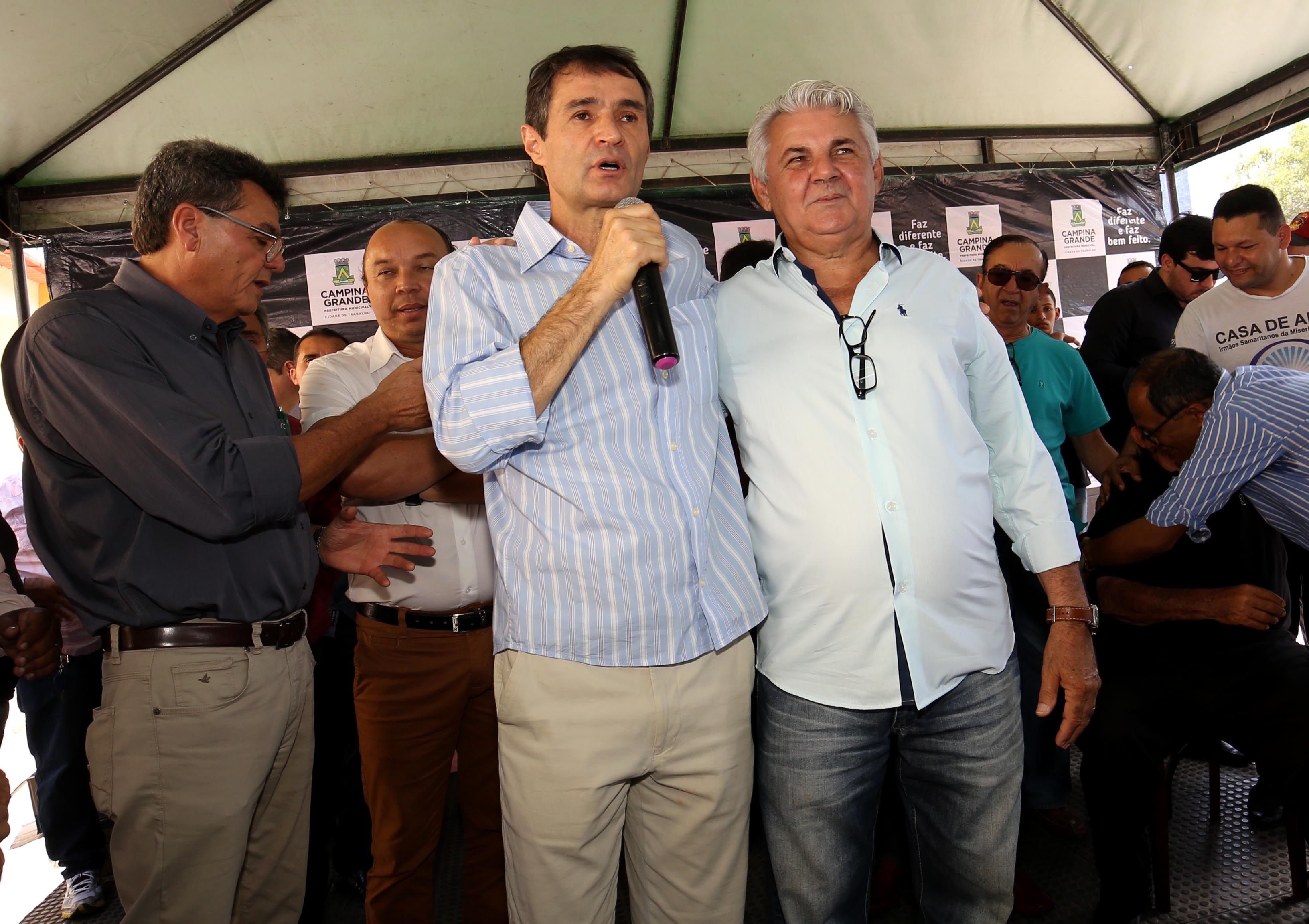 Romero celebra parceria de R$ 1 milhão para reforma de praça no bairro do Centenário