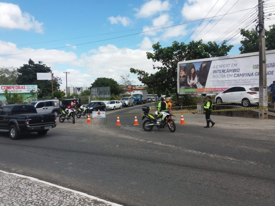 INTERDIÇÃO DE VIA – RUA APRÍGIO VELOSO – Bodocongó
