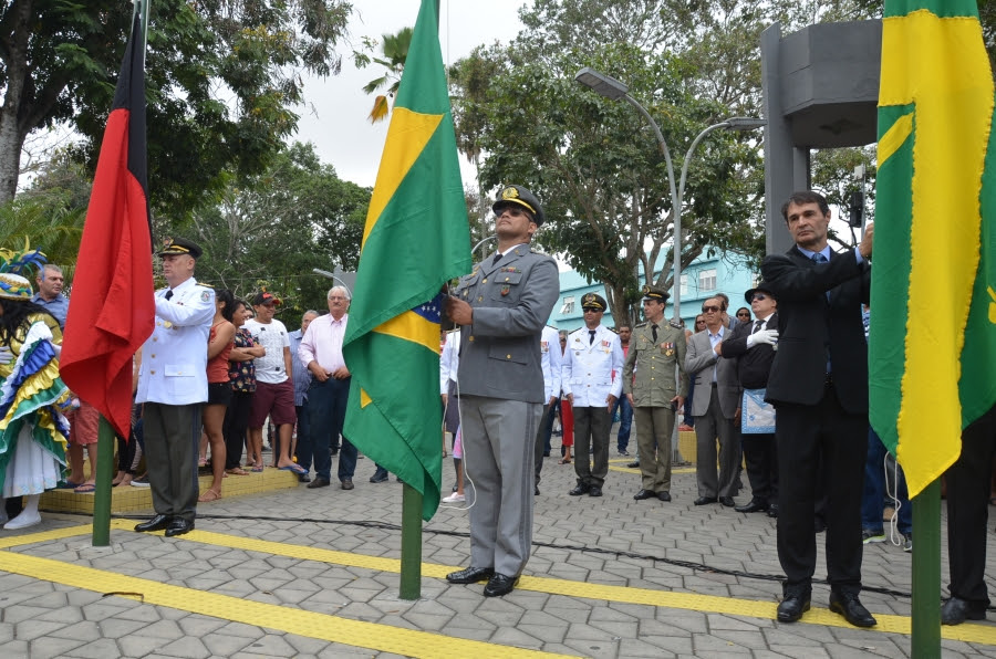 Prefeito Romero Rodrigues acompanha desfile cívico-militar e destaca tema da manifestação patriótica
