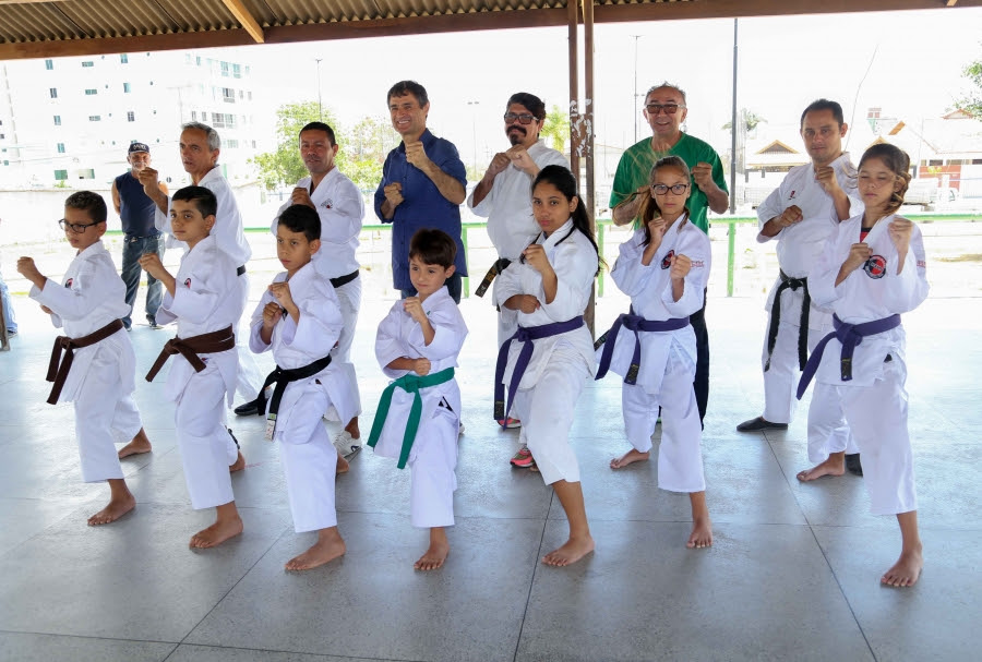 Prefeito parabeniza campões nacionais de Karatê e anuncia que Centro de Iniciação Esportiva será concluído até o final do ano