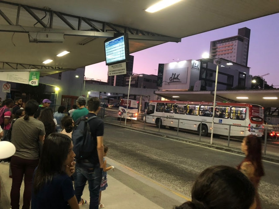Frota de transporte coletivo opera hoje e amanhã com escala de domingo