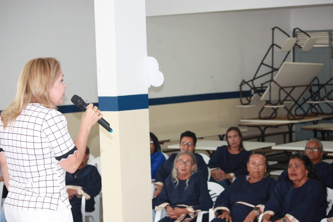 Centro de Referência da Assistência Social e o Serviço de Convivência e Fortalecimento de Vínculos da SEMAS entregam Certificados a Grupo de Mulheres