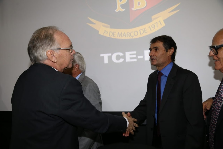Romero prestigia posse de Arnóbio Viana na presidência do TCE-PB e destaca trajetória do conselheiro