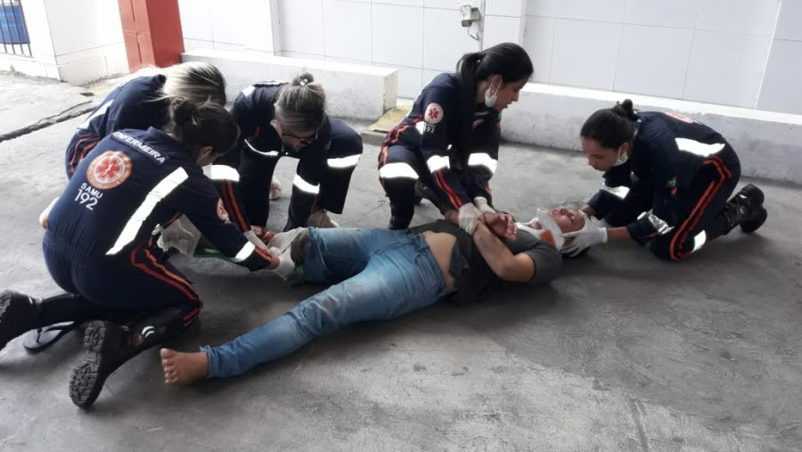 Profissionais do SAMU fazem treinamento e simulação de atendimento