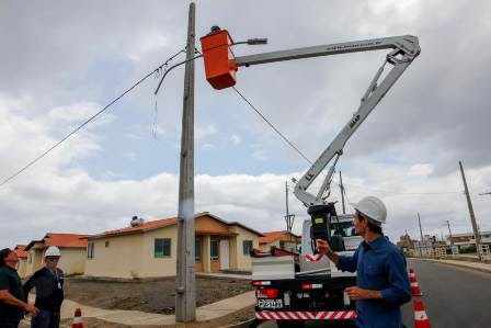 Romero assina ordem de serviço e instalação de iluminação em led no Complexo Aluízio Campos é iniciada