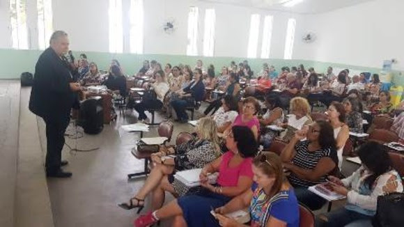 Formação de jovens consumidores conscientes é tema de palestra para professores do município