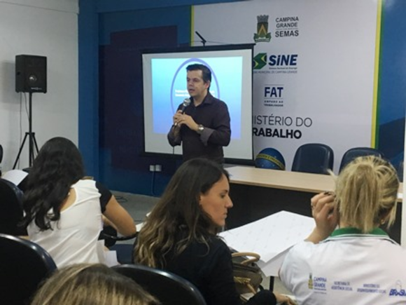 Semas capacita técnicos da assistência para descentralizar cadastro