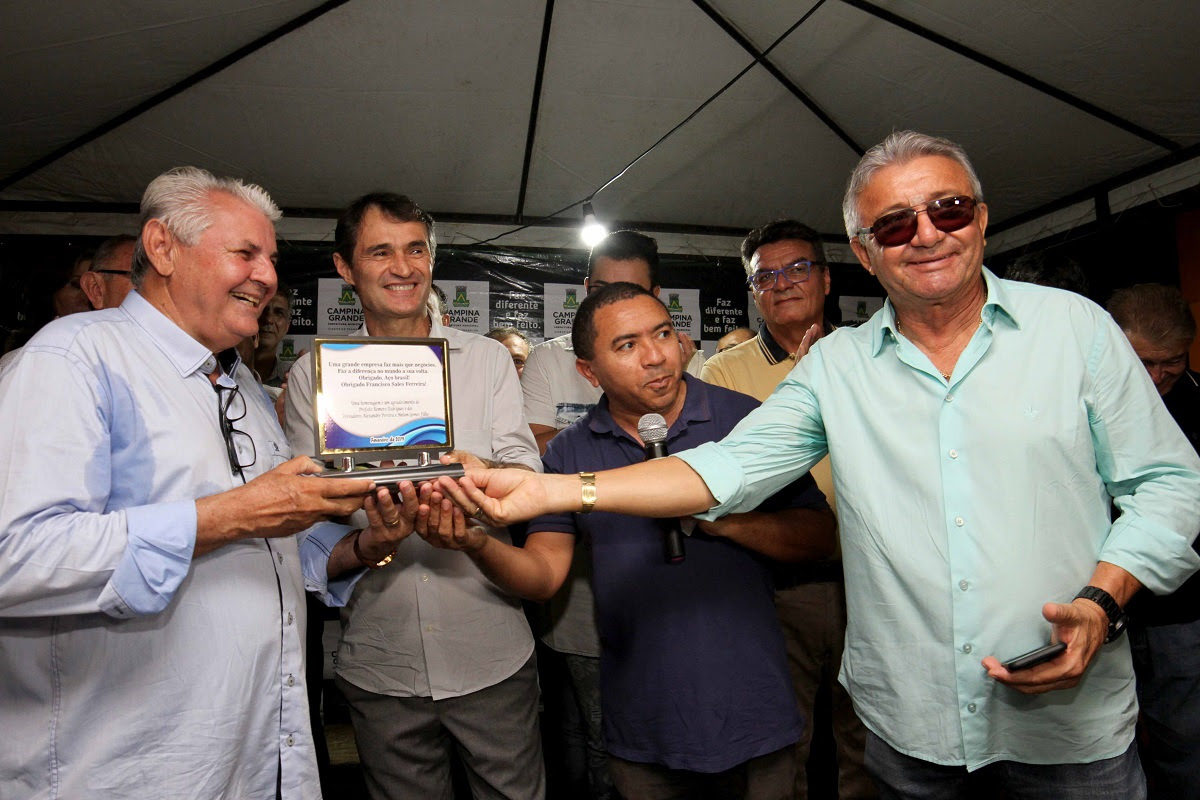 Romero entrega nova praça do Centenário e anuncia expansão da iluminação em led na Avenida Floriano Peixoto