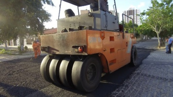 Rua Tomás Soares, no Catolé, é asfaltada pela Prefeitura