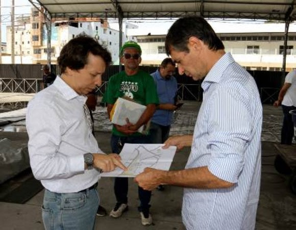 Romero acompanha montagem da estrutura física do 21ª Consciência Cristã, no Parque do Povo