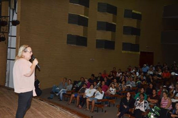 Futuros moradores do Aluízio Campos participam de reuniões sobre relações sociais e comunitárias