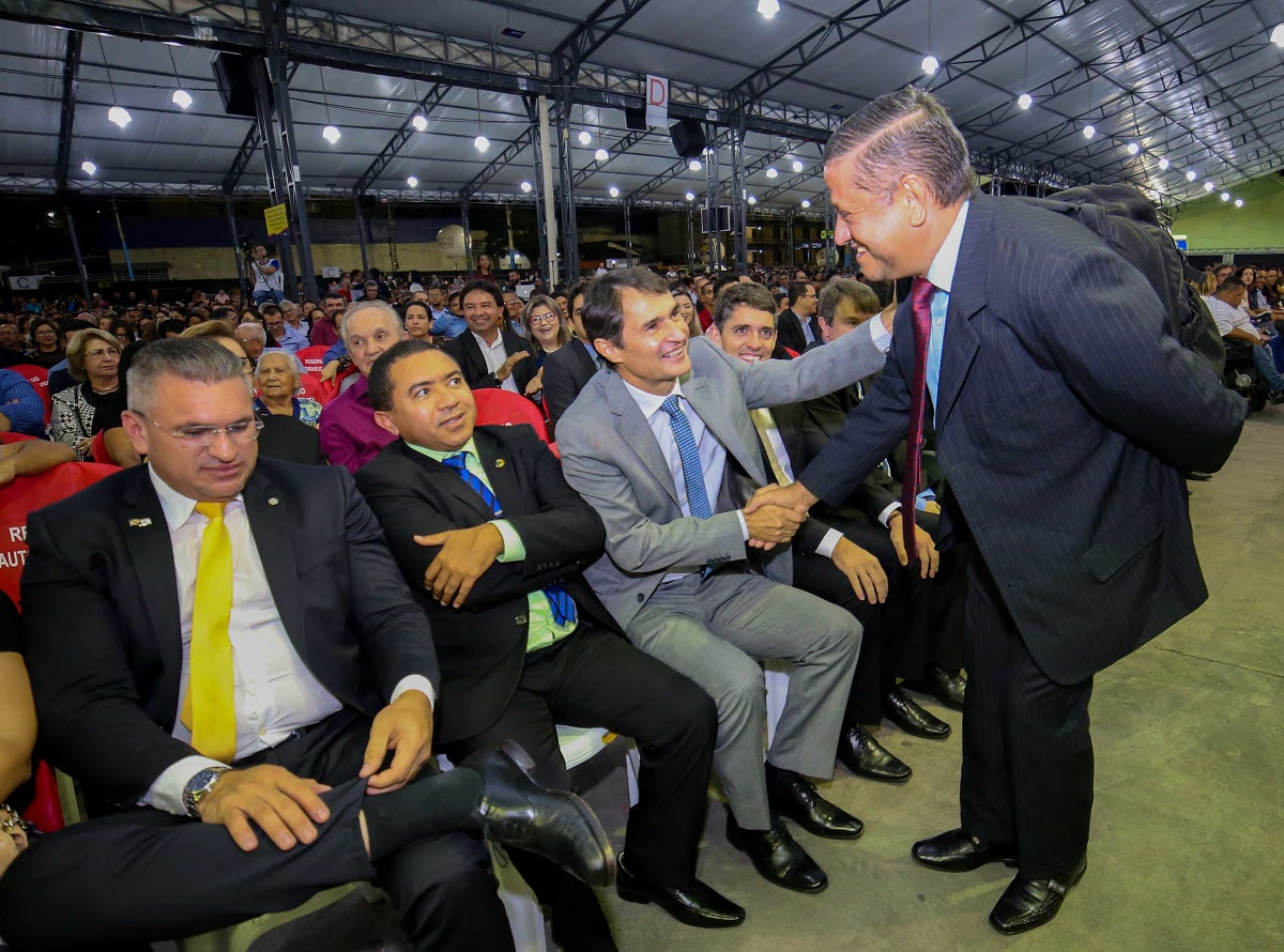 Romero prestigia abertura do 21º Encontro da Consciência Cristã, no Parque do Povo