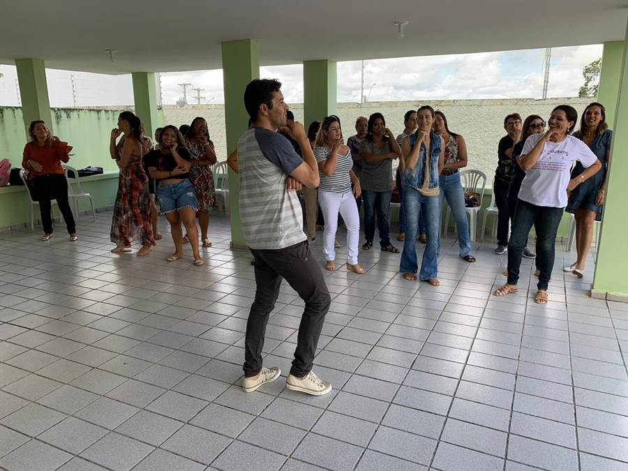 Visitadores do Criança feliz tem dia de cuidados em Campina