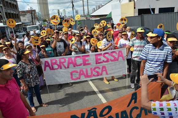 Centenas de pessoas participam da Caminhada da Luta Antimanicomial