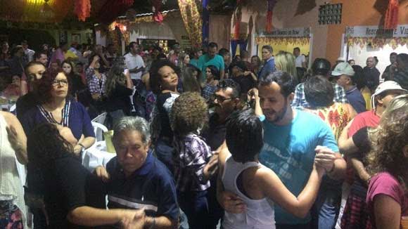 Na Vila do Artesão forrozeiro aproveitam  programação junina pós-feriado