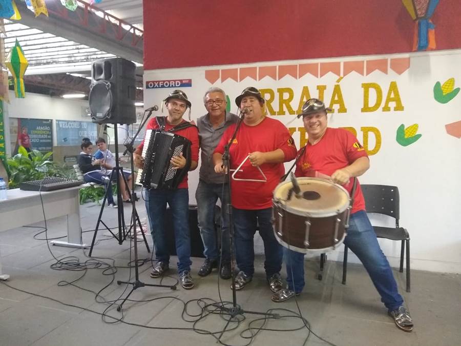 Forró Campina leva animação a turistas e lojistas na tarde desta sexta-feira no Shopping Center Lindaci Mdeiros