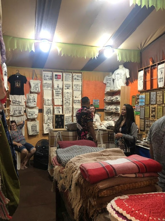Artesanato movimenta Vila Nova da Rainha  e artesãos se dizem satisfeitos com vendas