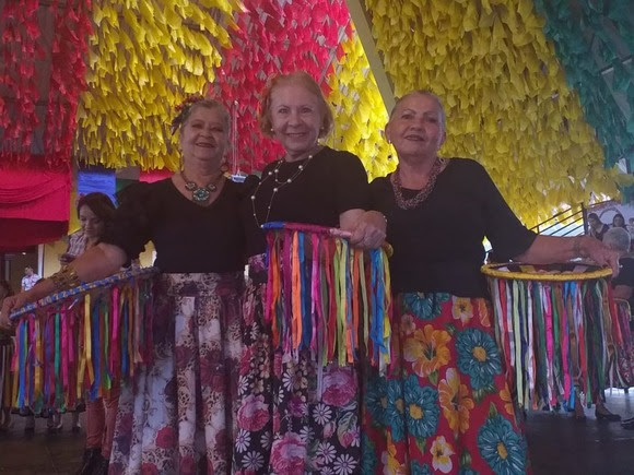 Grupo “Sempre Vivas” realiza apresentação de  danças típicas na Pirâmide do Parque do Povo
