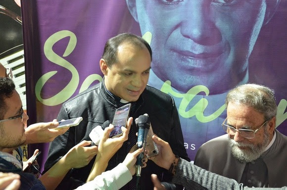 Padres Antônio Maria e Nilson Nunes na 12ª noite do São João