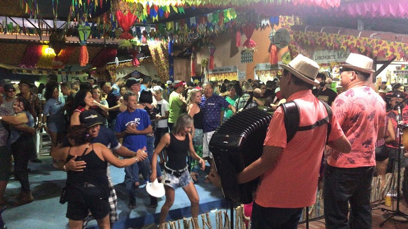Forró na Vila do Artesão antecipa final de semana e arrasta-pé começa nesta quinta-feira