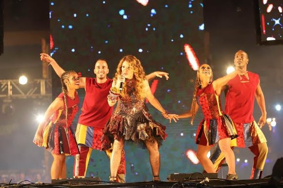 Homenageada no Maior São João do Mundo, Elba Ramalho faz show inesquecível no Parque do Povo ao lado de outros grandes nomes da música brasileira