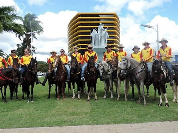 Cavalgada Junina leva  cultura e  tradição às ruas de Campina Grande, neste sábado