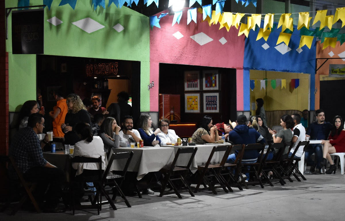 Após boa movimentação no Dia dos Namorados, comerciantes do Parque do Povo se animam para jogos da Copa América
