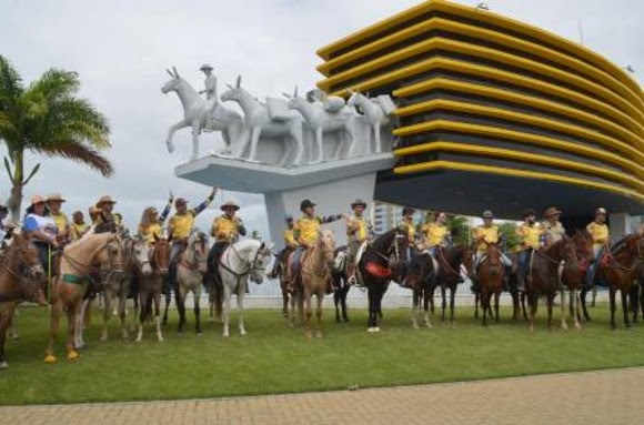 Maior São João do Mundo   Cavalgada Junina será realizada neste sábado com passagens pelas ruas centrais de Campina Grande