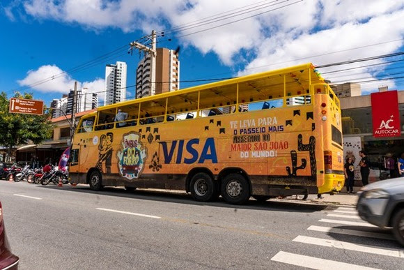 Maior São João do Mundo: Ônibus do Forró oferece vista privilegiada em tour cultural por Campina Grande