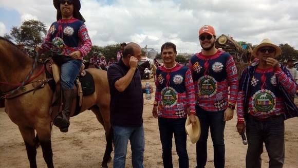 Cavalgada Junina leva muita emoção às ruas de Campina Grande, com participação do prefeito Romero Rodrigues