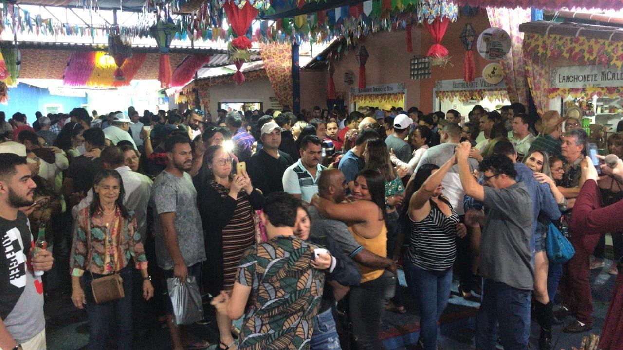 Arrasta-pé segue com tudo neste domingo na Vila do Artesão