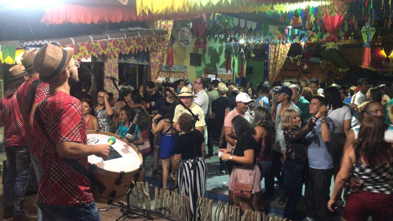 Forrozeiros lotam Vila do Artesão durante penúltimo final de semana do Maior São João do Mundo