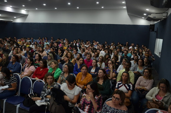 Sarampo: Secretaria estende vacina para todos os  Centros de Saúde e promove palestra para profissionais