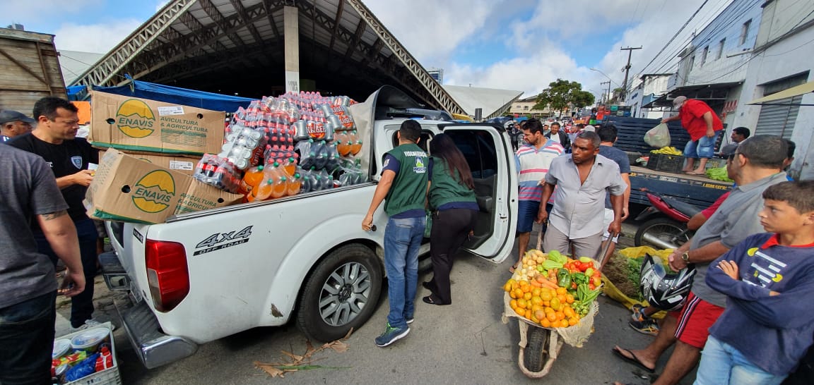 Procon de Campina e Gevisa apreendem mais de seis toneladas de produtos vencidos na Feira da Prata