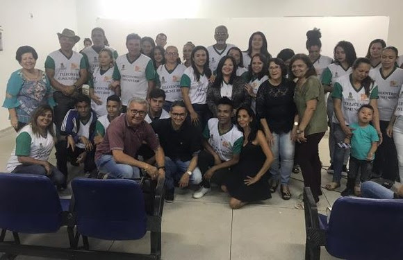 Presidente da Amde entrega 70 certificados para concluintes dos cursos de informática oferecidos nos Telecentros de Campina