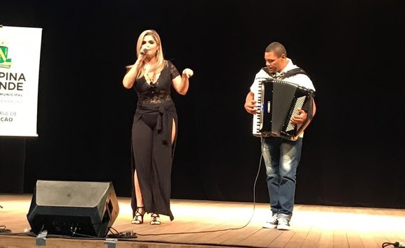 Show de Tan e Gitana Pimentel agita programação da  Semana do Professor de Campina Grande