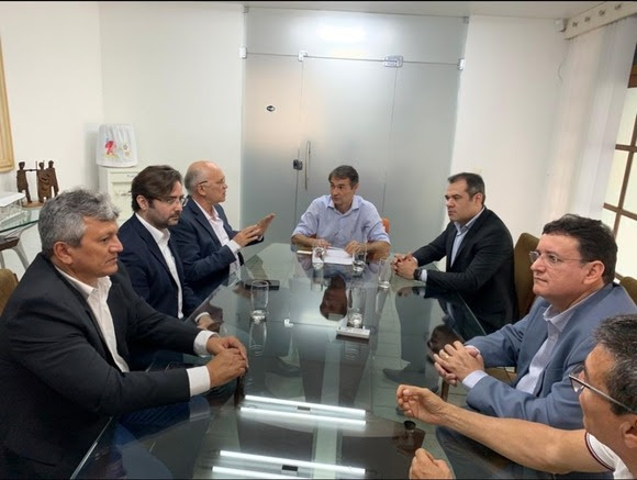 Prefeito interino de Patos visita Romero e quer parcerias  para replicar projetos exitosos da gestão de Campina