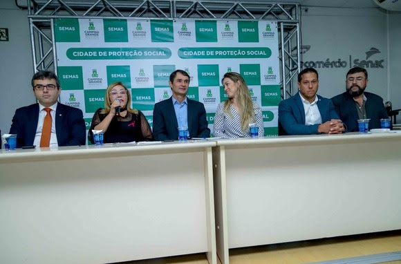 Campina Grande sedia apresentação de resultados da cooperação técnica internacional para aplicação de software no Programa Criança Feliz