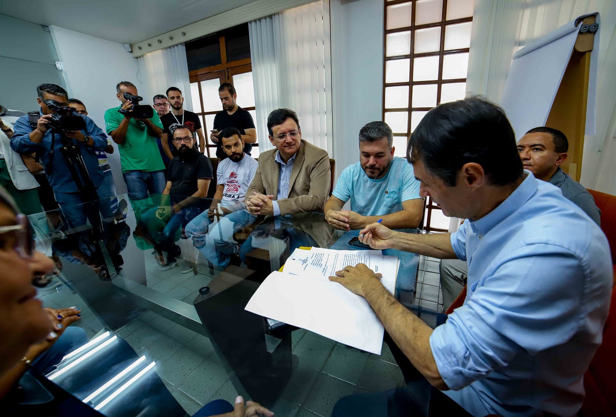 Romero sanciona lei dos novos piso salarial e data-base dos agentes comunitários de saúde e de combate às endemias